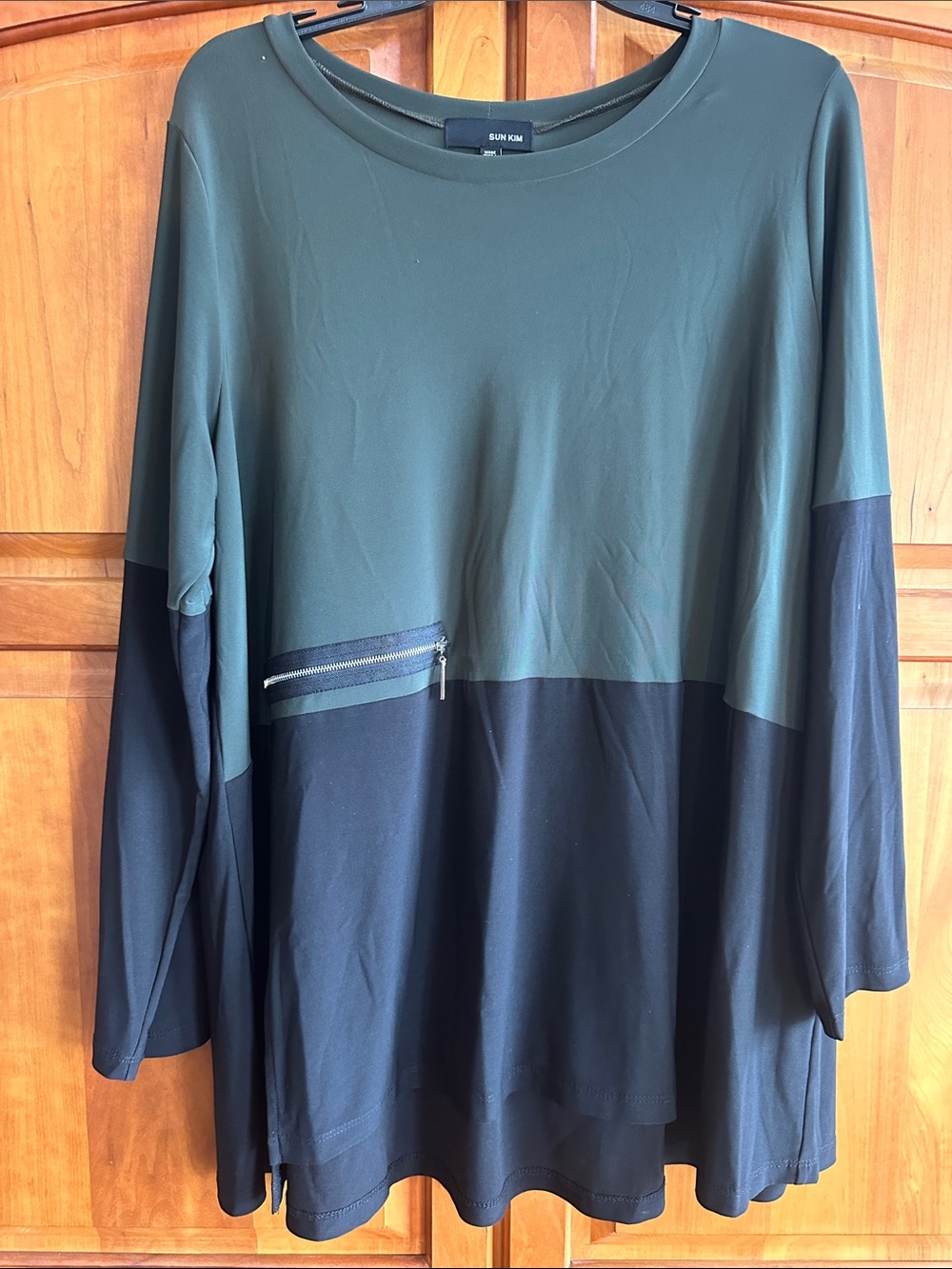 Moss Green & Black Long Sleeve Tunic with Zip & Front Slit Details, 23” P-T-P.